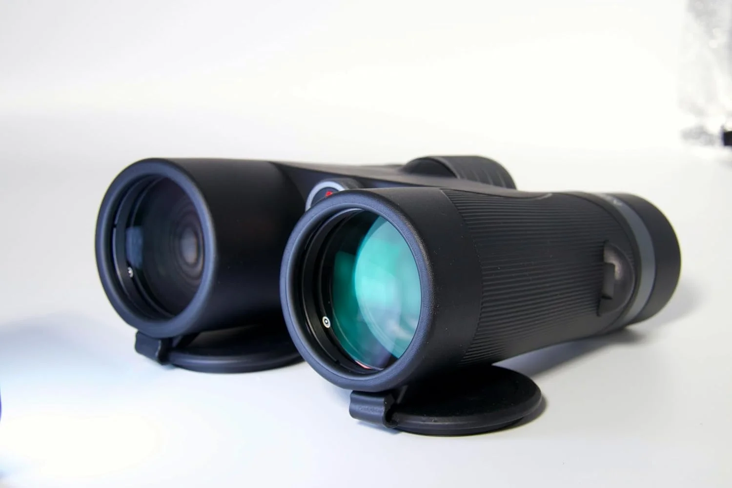 دوربین شکاری 8x42، ایده آل برای تماشای پرندگان، مسافرت، Bak4، لنزهای ED، FMC، میدان دید 7 درجه، فاصله چشمی 18 میلی متر، قطر مردمک خروجی 5.8 میلی متر، ضد آب با نیتروژن، ضد مه، ضد ضربه