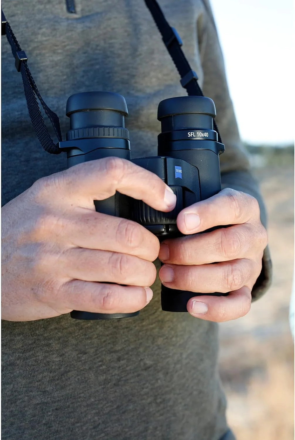 دوربین دوچشمی زایس SFL، سبک وزن، جمع و جور، ضد آب، شیشه با پوشش و وضوح فوق العاده بالا برای تماشای پرندگان و شکار در نور کم و مشاهده حیات وحش با SmartFocus، مشکی (10x40)