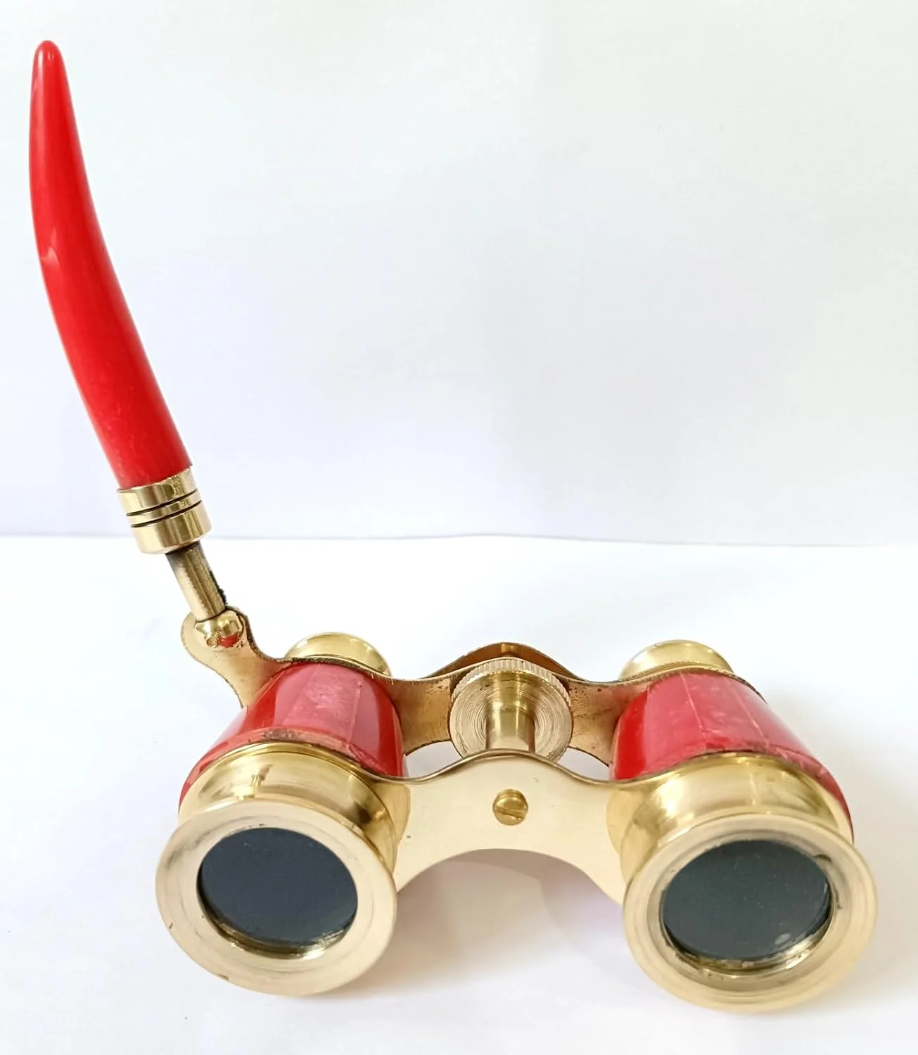 دوربین تئاتر سبک قدیمی، قرمز و طلایی، دوربین شکاری تئاتر با دسته دوربین تئاتر سبک قدیمی، قرمز و طلایی، دوربین شکاری تئاتر با دسته