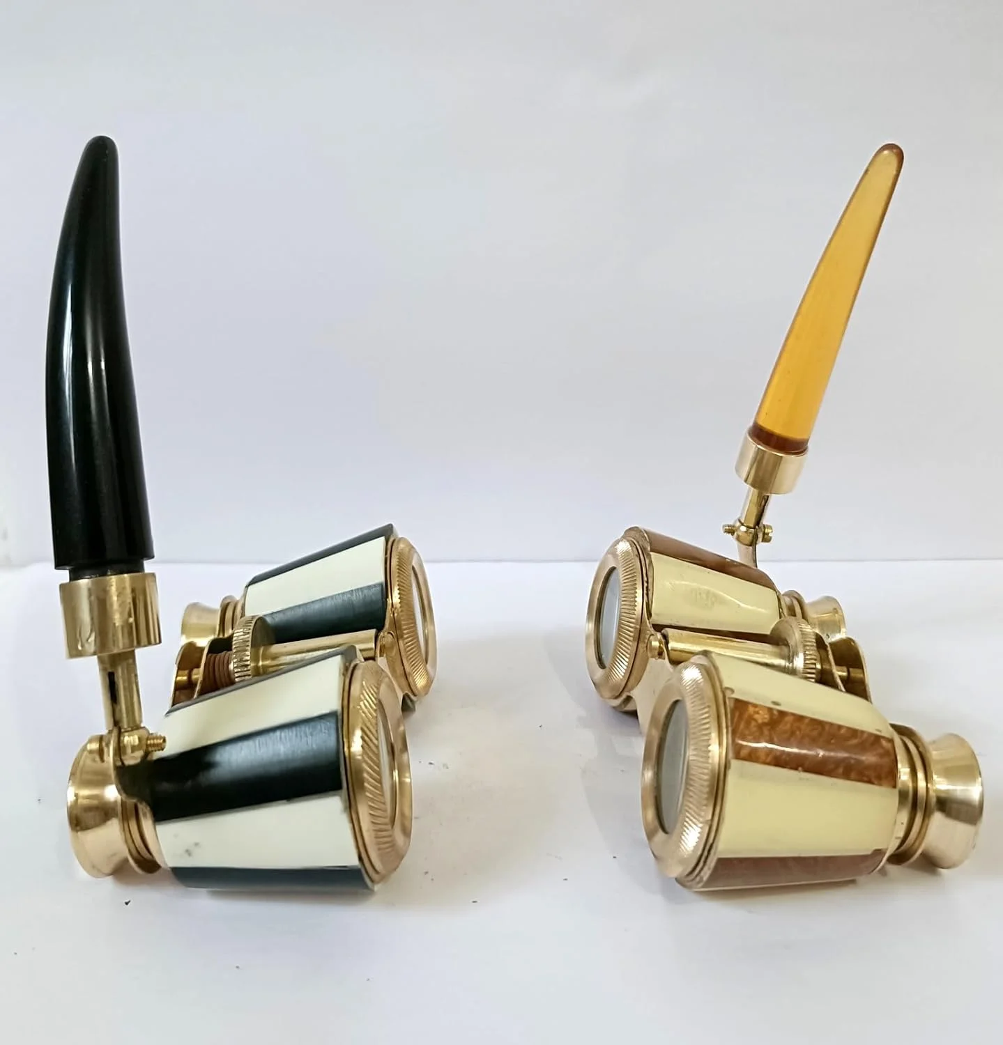 دوربین تئاتر دسته دار با طراحی قدیمی، فلز رنگ برنجی