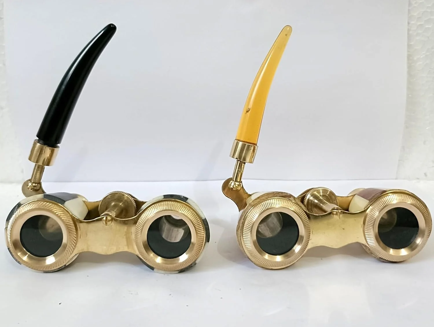 دوربین تئاتر دسته دار با طراحی قدیمی، فلز رنگ برنجی