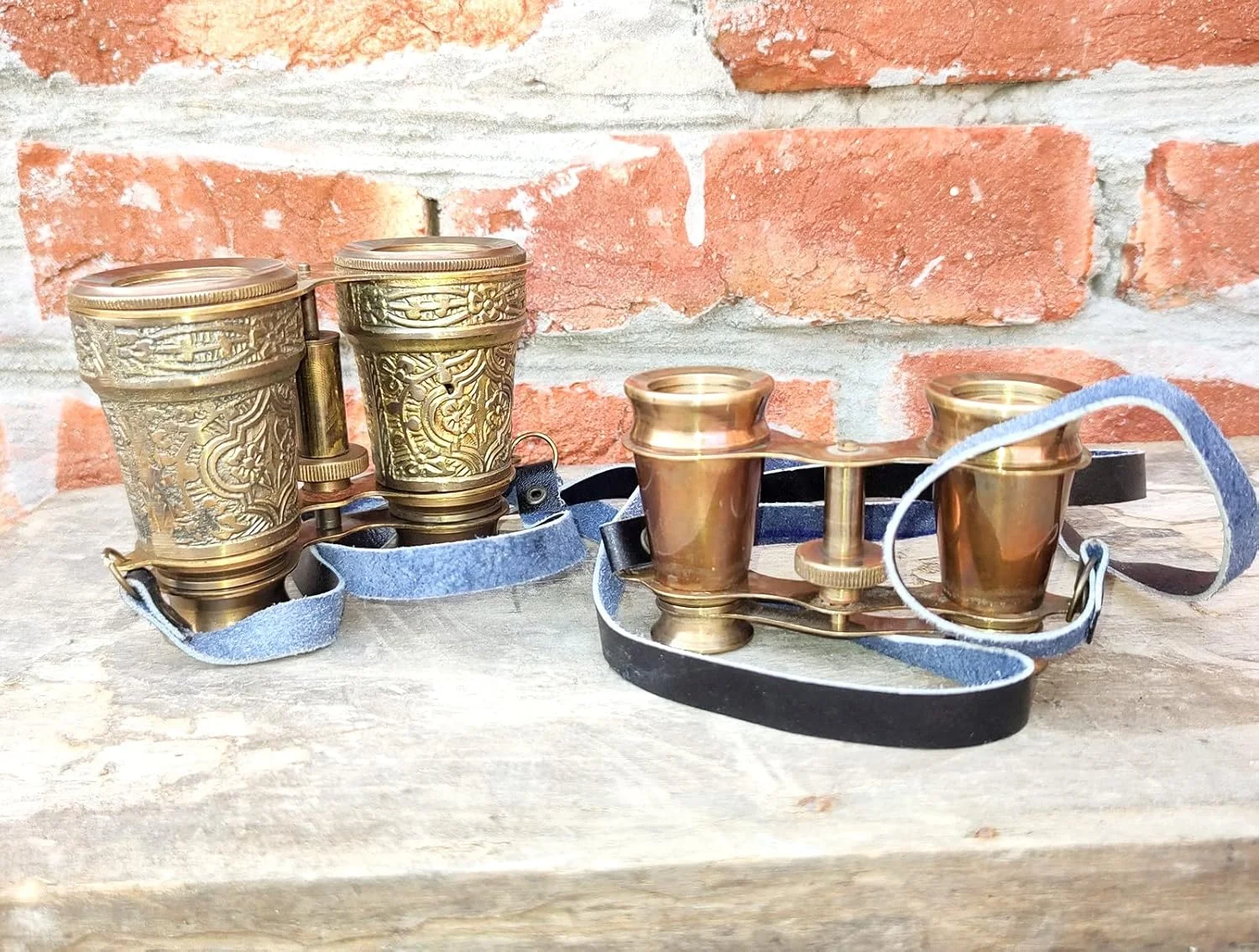 دوربین تئاتر برنجی قدیمی با طرح گل تزئینی، دوربین شکاری عتیقه تئاتر با بند چرمی، مجموعه طراحی دوگانه