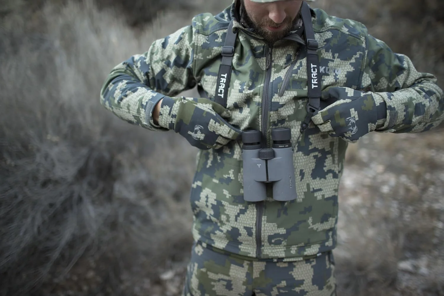 دوربین دوچشمی TRACT TORIC 8x42 UHD - دارای شیشه Schott HT برای عملکرد برتر در نور کم و وضوح لبه به لبه. ارائه دهنده راحتی عالی چشم و میدان دید گسترده.