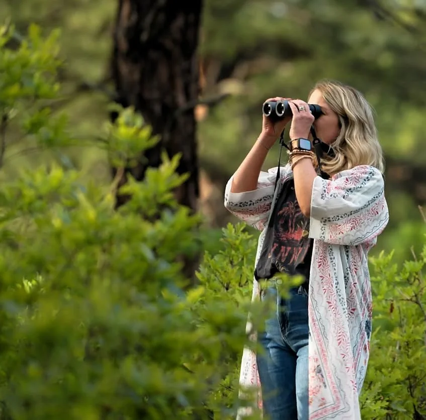 دوربین دوچشمی فشرده TORIC UHD 8x32 - دارای شیشه Schott HT برای عملکرد برتر در نور کم و وضوح لبه به لبه