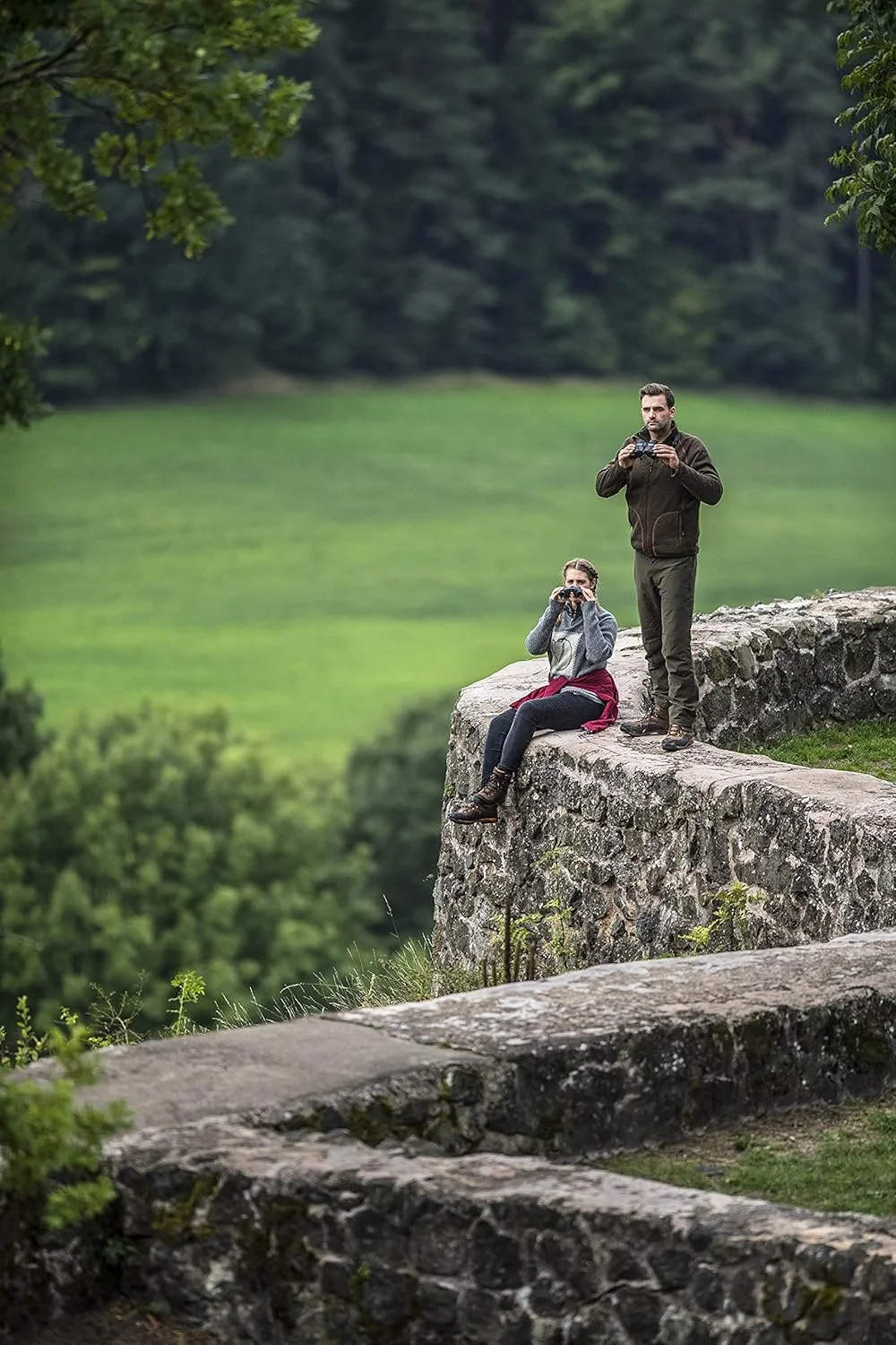 دوربین شکاری اشتاینر سافاری UltraSharp، جمع و جور، سبک وزن، عملکرد عالی، اپتیک مناسب فضای باز، 10x42