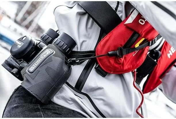 دوربین شکاری دریایی اشتاینر 7x30 Navigator با طراحی پل باز و فوکوس خودکار ورزشی، به همراه قطب نما