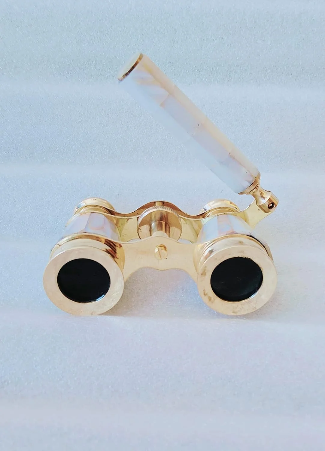 دوربین شکاری برنجی با صدف مروارید و جعبه چرمی با طراحی حکاکی زیبا برای ابراز عشق