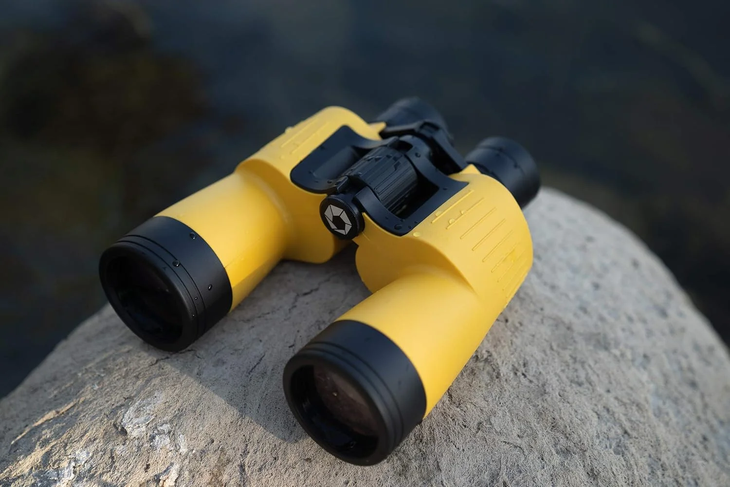 دوربین دوچشمی دریایی شناور ضدآب Barska AB12738 Floatmaster 7x50 برای قایق‌رانی، ماهیگیری، ورزش و غیره، زرد 7x50 میلی‌متر