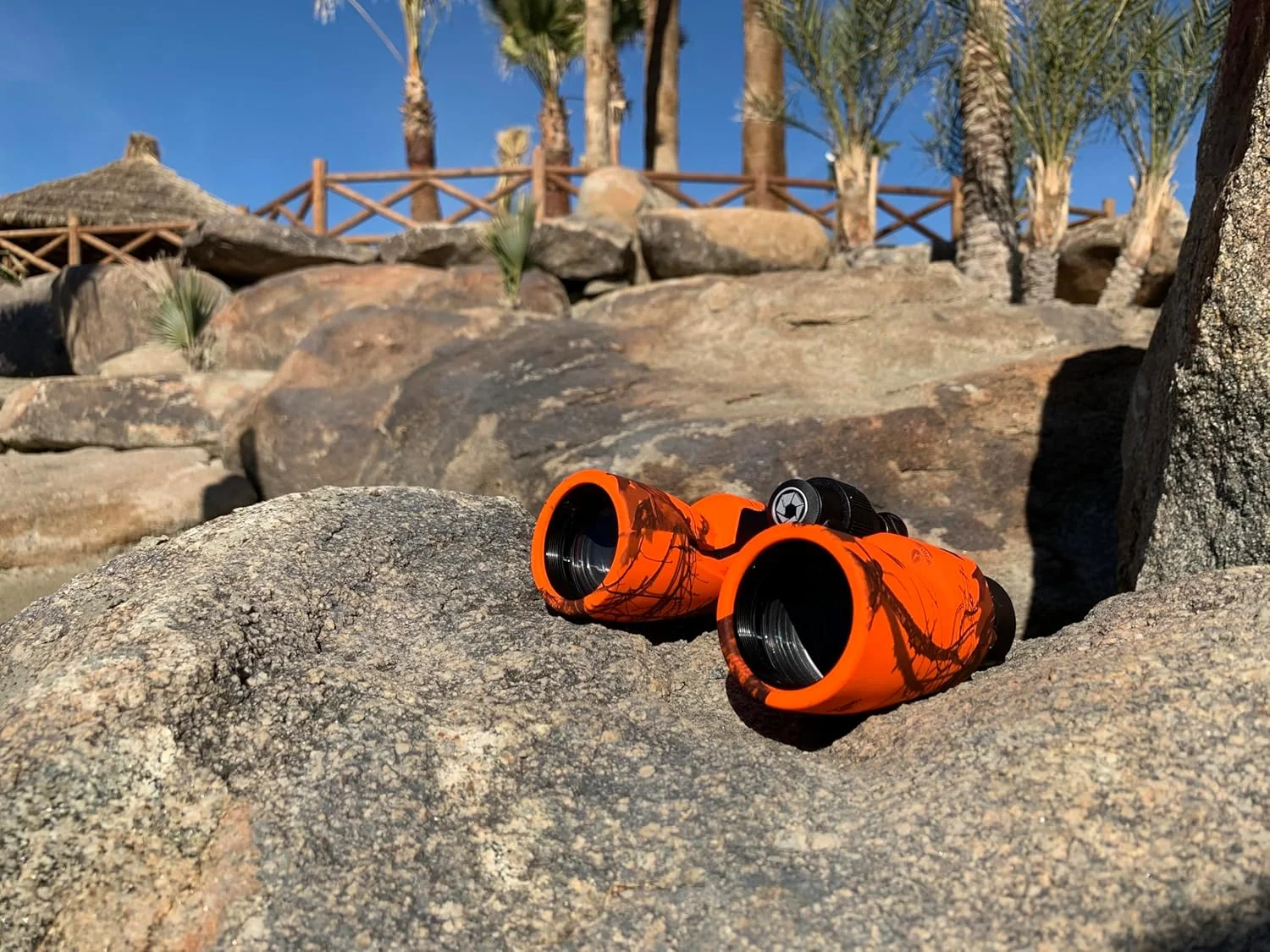 دوربین دوچشمی ضدآب Barska AB13437 Crossover 10x42 با طرح استتار Mossy Oak Blaze برای ورزش، قایق‌رانی، دریایی، تماشای پرندگان، شکار و غیره