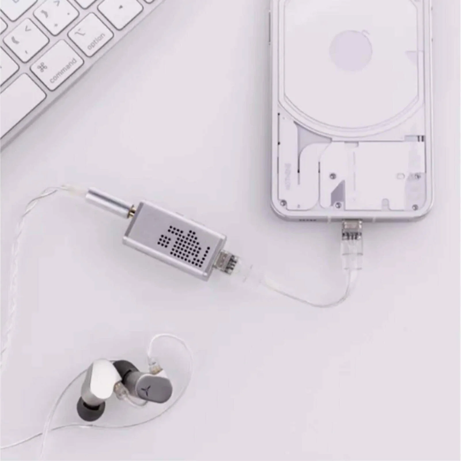 MOONDROP Dawn Pro DAC/AMP، پاسخ فرکانسی 5 هرتز - 82 کیلوهرتز، محدوده دینامیکی 132 دسی بل، اتصال هدفون 3.5 میلی متری تک سر و 4.4 میلی متری بالانس، نقره ای | DAWN-PRO