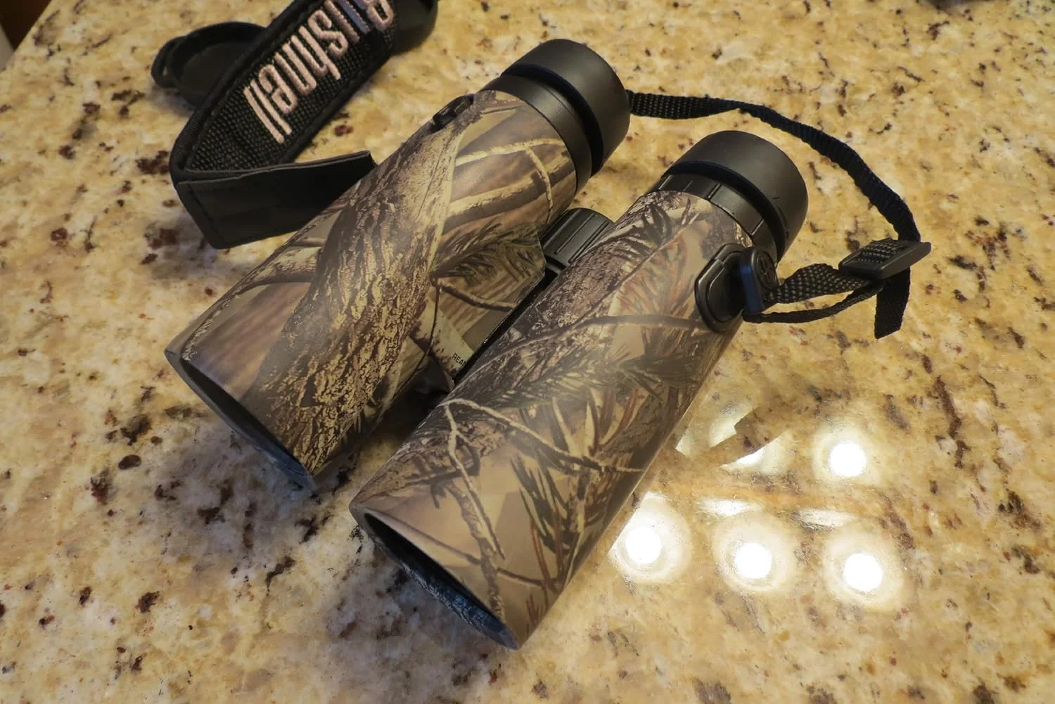 دوربین دوچشمی بوشنل اکسکرشن 10x42 ضد آب و ضد مه (طرح استتار Realtree AP)