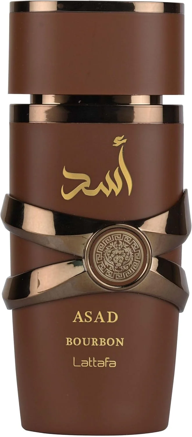 عطر ادو پرفیوم اسپری لطافه اسد بوربن، عطری یونیسکس که ترکیبی بی نقص از ظرافت و پیچیدگی را تجسم می بخشد. رایحه ابتدایی آن با نت های پر جنب و جوش فلفل صورتی، اسطوخودوس آرامش بخش و میرابل آبدار آغاز می شود و شروعی جذاب و پویا ایجاد می کند. قلب عطر ترکیبی گرم و جذاب از جوز هندی، داوانا و کاکائو غنی را آشکار می کند و عمق و جذابیت را می افزاید. در نهایت، نت های پایه وتیور، عنبر و وانیل بوربن پایانی مجلل و ماندگار را ارائه می دهند. این عطر همه کاره برای هر کسی که به دنبال تعادل بین جسارت و ظرافت است ایده آل است و آن را برای هر مناسبتی مناسب می کند. عطر ادو پرفیوم اسپری لطافه اسد بوربن، عطری یونیسکس که ترکیبی بی نقص از ظرافت و پیچیدگی را تجسم می بخشد. رایحه ابتدایی آن با نت های پر جنب و جوش فلفل صورتی، اسطوخودوس آرامش بخش و میرابل آبدار آغاز می شود و شروعی جذاب و پویا ایجاد می کند. قلب عطر ترکیبی گرم و جذاب از جوز هندی، داوانا و کاکائو غنی را آشکار می کند و عمق و جذابیت را می افزاید. در نهایت، نت های پایه وتیور، عنبر و وانیل بوربن پایانی مجلل و ماندگار را ارائه می دهند. این عطر همه کاره برای هر کسی که به دنبال تعادل بین جسارت و ظرافت است ایده آل است و آن را برای هر مناسبتی مناسب می کند.