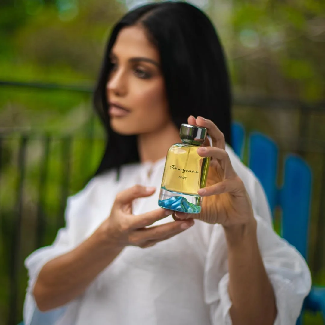 عطر مردانه آمازوناس دریفت عربین - عطر مردانه عربی با ماندگاری طولانی، عطر عود عربی سایز مسافرتی 2024، عطرهای میوه ای و اورجینال، رایحه های گلی خاورمیانه ای دبی