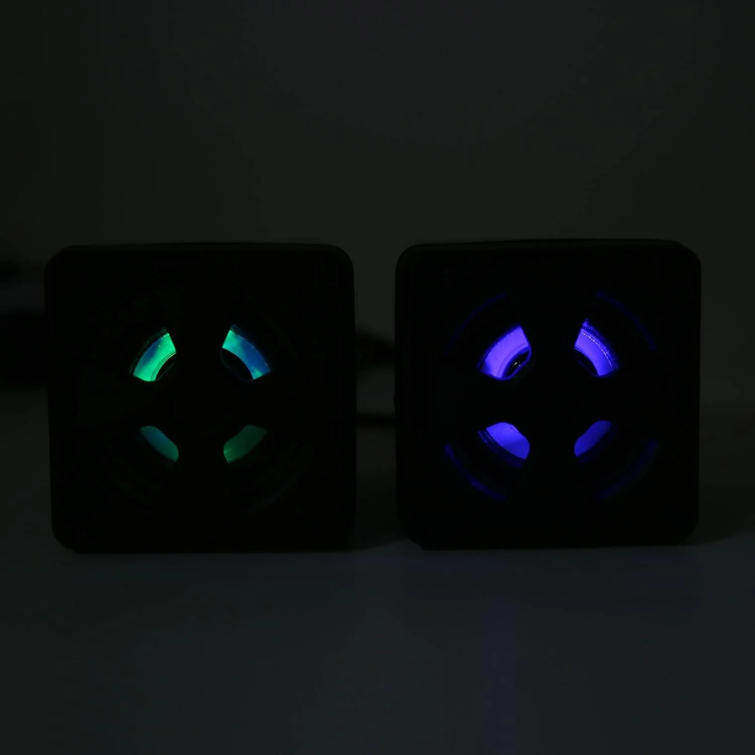 اسپیکرهای استریو سیم دار USB با کاربری آسان Cryfokt + نورهای RGB پویا برای کامپیوترهای لپ تاپ + آکوستیک عالی برای خانه/دفتر + توان 2Wx2 اسپیکرهای استریو سیم دار USB با کاربری آسان Cryfokt + نورهای RGB پویا برای کامپیوترهای لپ تاپ + آکوستیک عالی برای خانه/دفتر + توان 2Wx2