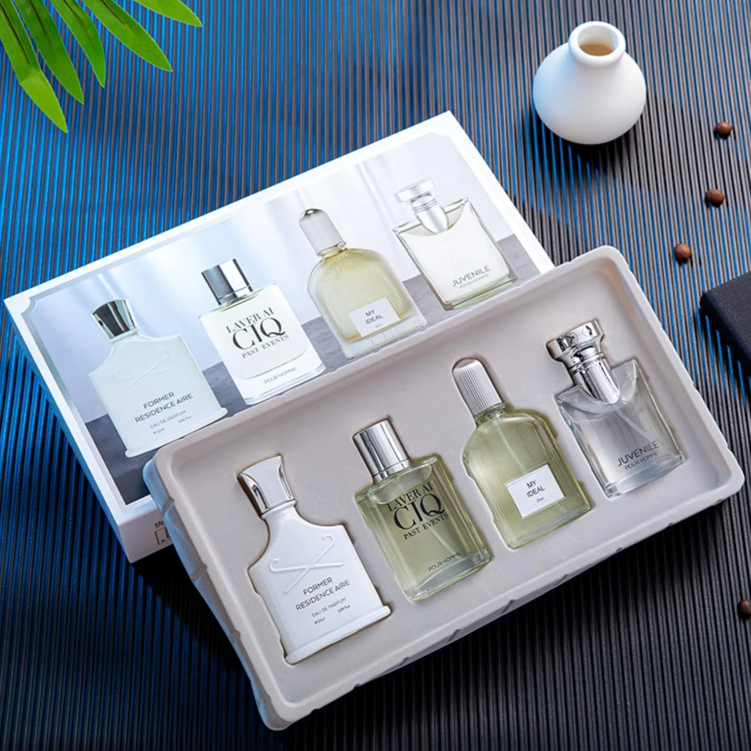 ست هدیه عطر مردانه 4 عددی ادو پرفیوم، رایحه های تازه و ماندگار مردانه، بهترین هدیه برای همسر، دوست پسر، پدر، ست عطر برای او، جعبه هدیه عطر مردانه 4x25ml (100ml)