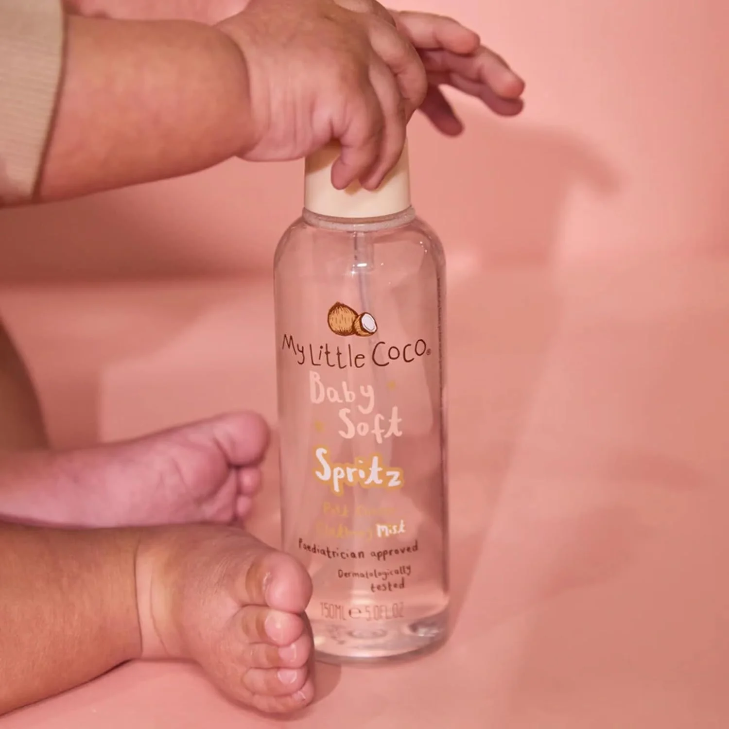 اسپری ملایم کودک مای لیتل کوکو – اسپری پارچه و ملحفه کودک با رایحه ملایم و روغن نارگیل – خنثی کننده بو، فرمولاسیون ملایم – 150 میلی لیتر اسپری ملایم کودک مای لیتل کوکو – اسپری پارچه و ملحفه کودک با رایحه ملایم و روغن نارگیل – خنثی کننده بو، فرمولاسیون ملایم – 150 میلی لیتر