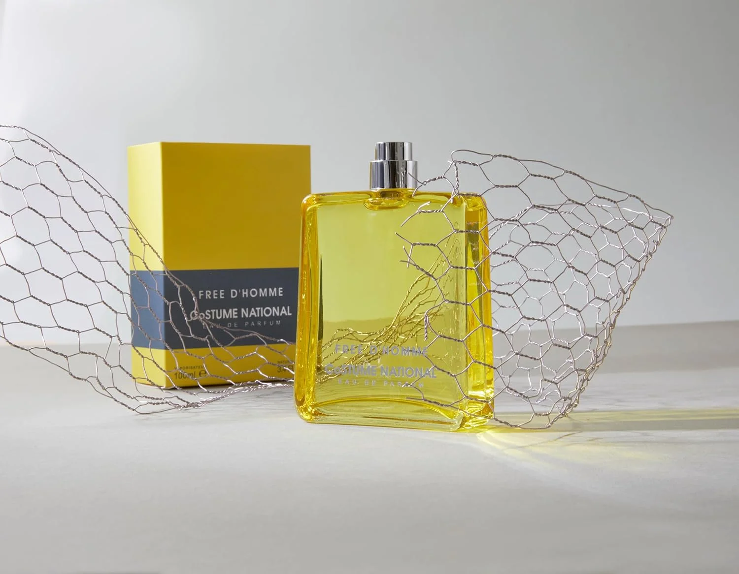 ادکلن مردانه کاستوم نشنال فری د هوم ۱۰۰ میل شرقی کهربایی