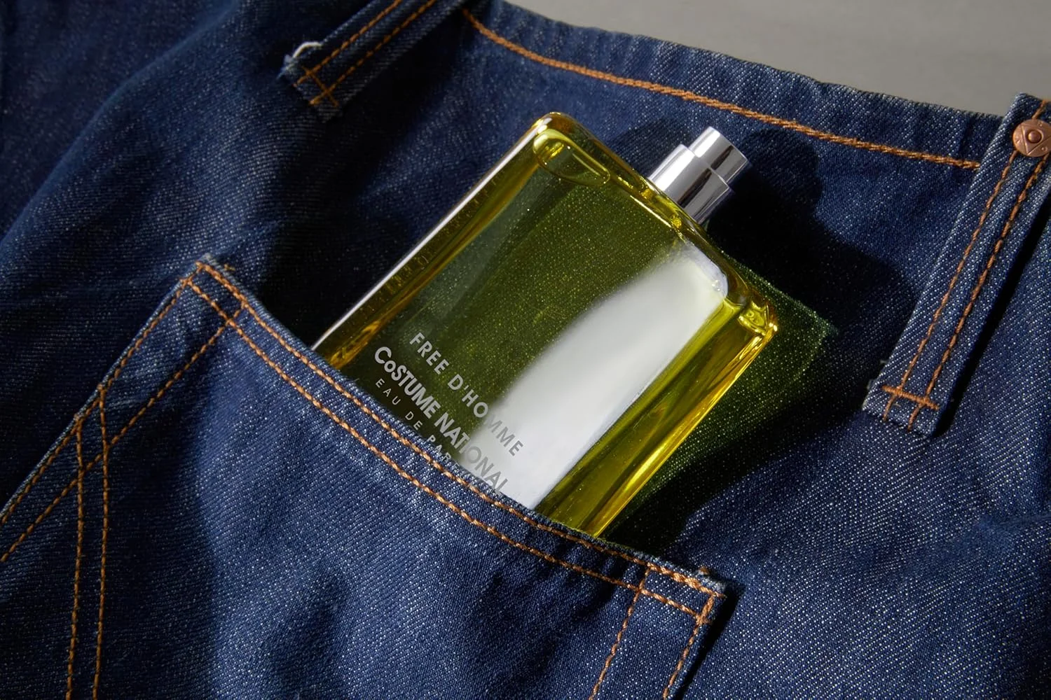 ادکلن مردانه کاستوم نشنال فری د هوم ۱۰۰ میل شرقی کهربایی