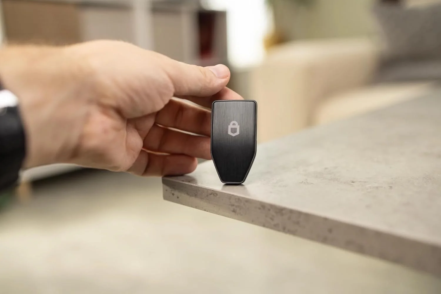 کیف پول سخت افزاری رمزنگاری ترزور Safe 3 - محافظت شده با عبارت عبور و عنصر امن - دارایی های دیجیتال را به سادگی و ایمن بخرید، ذخیره و مدیریت کنید (مشکی کیهانی)