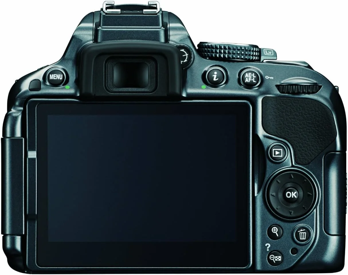 دوربین دیجیتال SLR نیکون D5300 با حسگر CMOS 24.2 مگاپیکسل، دارای وای‌فای و GPS داخلی (فقط بدنه) (قرمز)