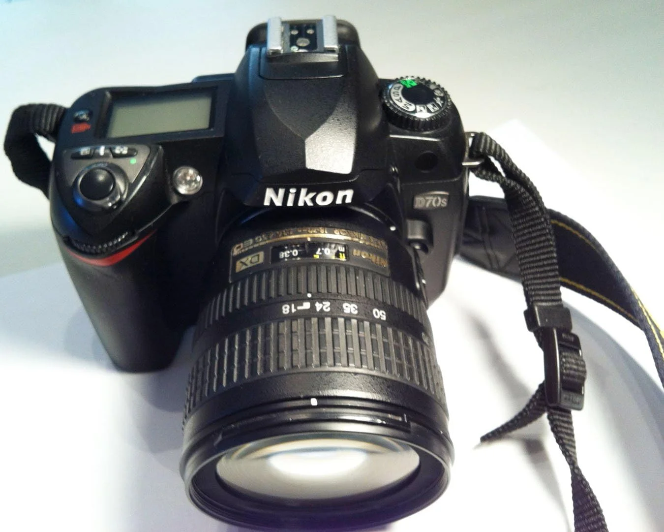 کیت دوربین دیجیتال SLR نیکون D70S 6.1MP با لنز 18-70mm نیکور