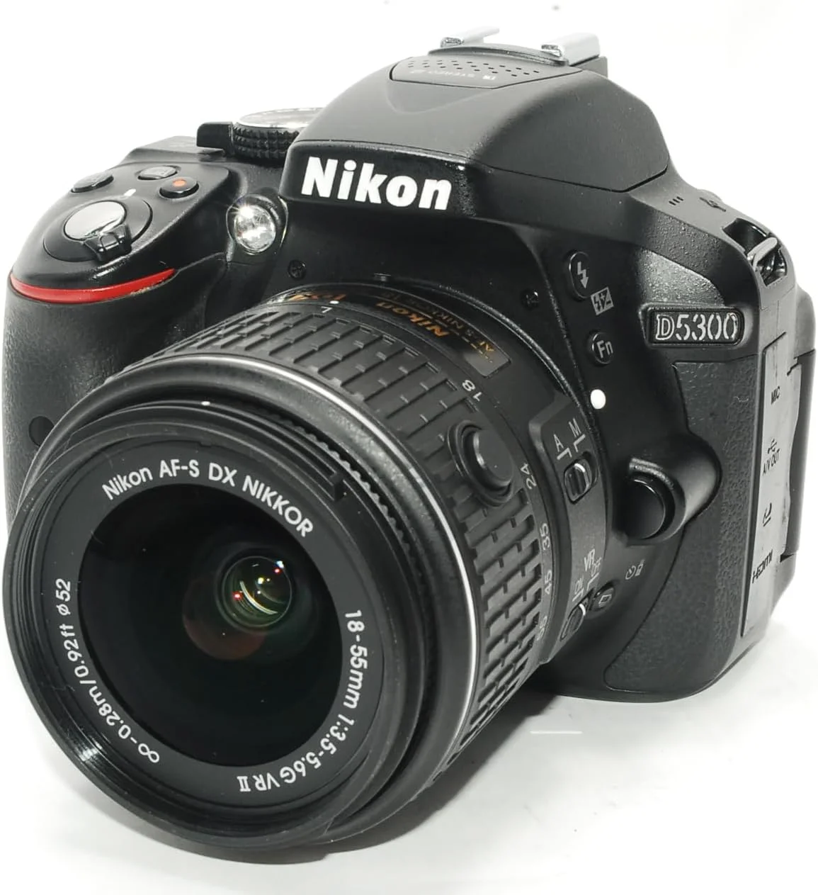 دوربین دیجیتال SLR نیکون D5300 با حسگر CMOS 24.2 مگاپیکسل به همراه لنز زوم NIKKOR DX با فاصله کانونی 18-55 میلی‌متر و دیافراگم f/3.5-5.6G ED VR II - نسخه بین المللی