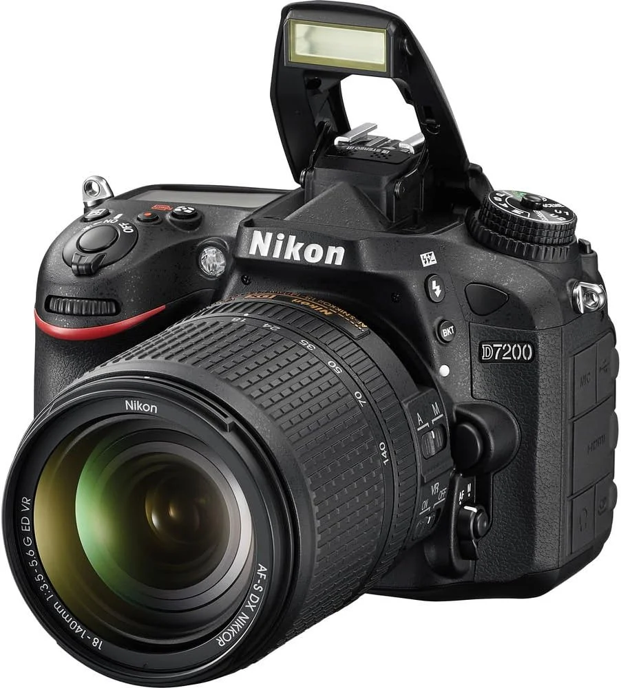 دوربین DSLR نیکون مدل D7200 با فرمت DX به همراه لنز 18-140 میلی‌متری VR (مشکی)