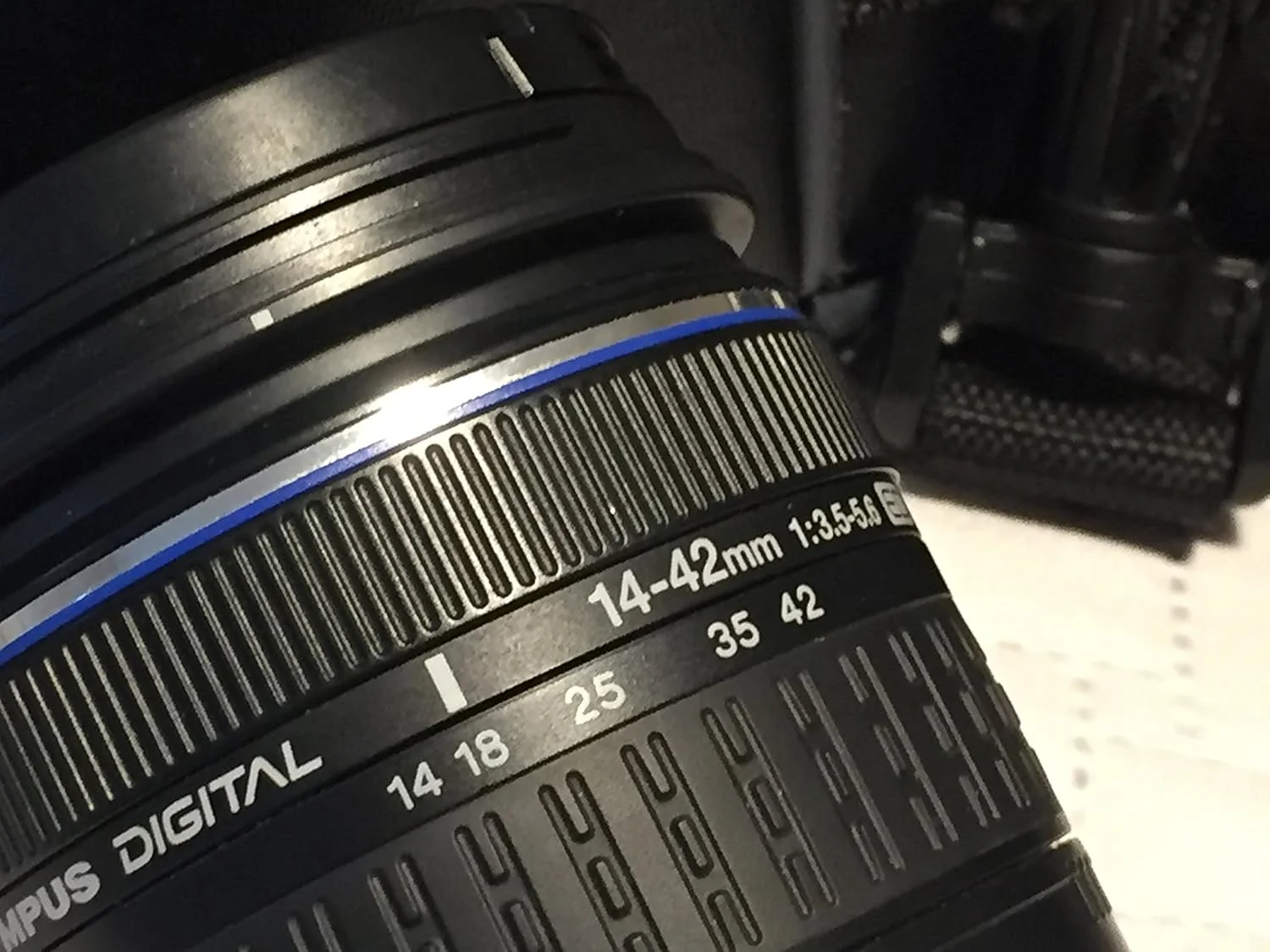 دوربین دیجیتال SLR الیمپوس مدل OM SYSTEM OLYMPUS Evolt E410 10MP به همراه لنز 14-42mm f/3.5-5.6 Zuiko دوربین دیجیتال SLR الیمپوس مدل OM SYSTEM OLYMPUS Evolt E410 10MP به همراه لنز 14-42mm f/3.5-5.6 Zuiko