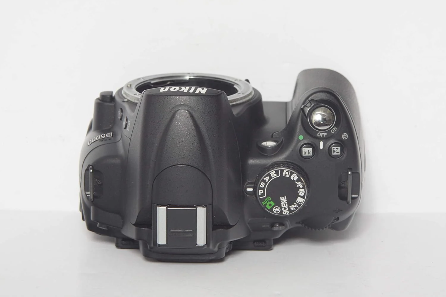 دوربین دیجیتال SLR نیکون D5000 با حسگر 12.3 مگاپیکسل DX و LCD 2.7 اینچی متغیر (فقط بدنه) (بازسازی شده)
