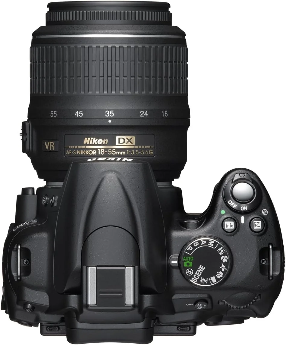 دوربین دیجیتال SLR نیکون D5000 با حسگر 12.3 مگاپیکسل DX به همراه لنز 18-55mm f/3.5-5.6G VR و صفحه نمایش 2.7 اینچی با قابلیت تغییر زاویه