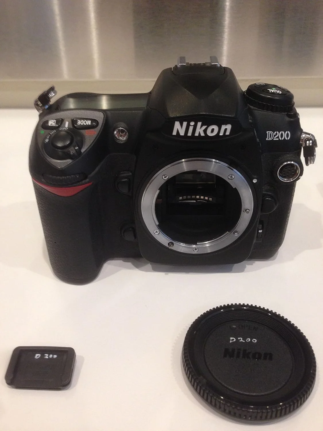 Nikon D200 DSLR Camera with 18-200mm f/3.5-5.6G ED-IF AF-S Nikkor Zoom Lens (OLD MODEL)