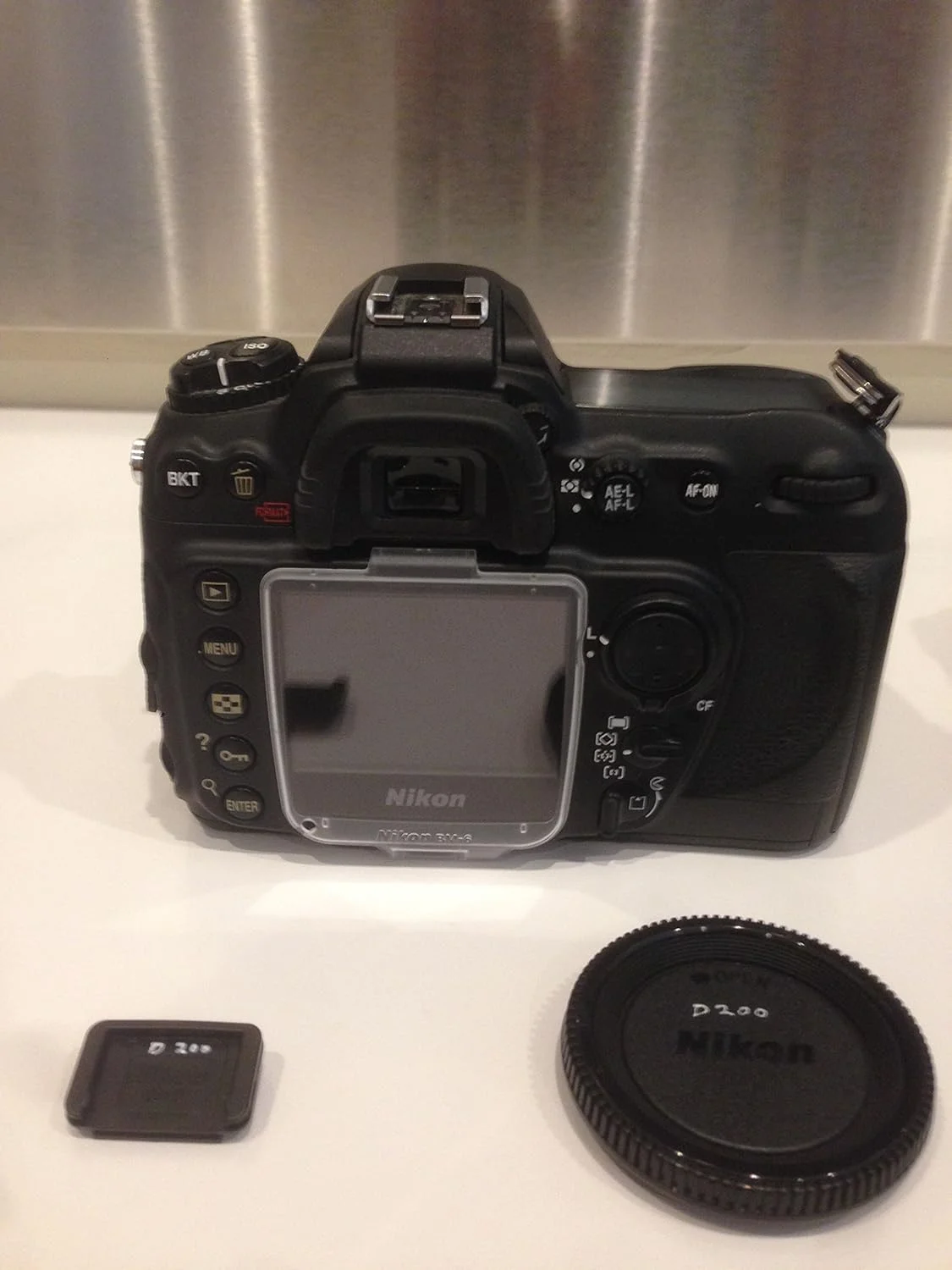 Nikon D200 DSLR Camera with 18-200mm f/3.5-5.6G ED-IF AF-S Nikkor Zoom Lens (OLD MODEL) Nikon D200 DSLR Camera with 18-200mm f/3.5-5.6G ED-IF AF-S Nikkor Zoom Lens (OLD MODEL)