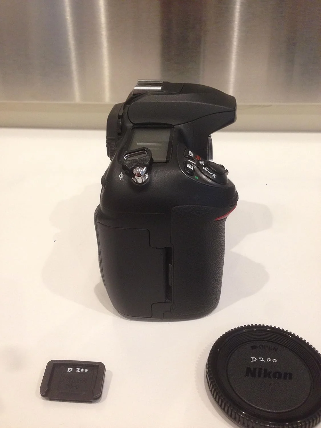 Nikon D200 DSLR Camera with 18-200mm f/3.5-5.6G ED-IF AF-S Nikkor Zoom Lens (OLD MODEL) Nikon D200 DSLR Camera with 18-200mm f/3.5-5.6G ED-IF AF-S Nikkor Zoom Lens (OLD MODEL)