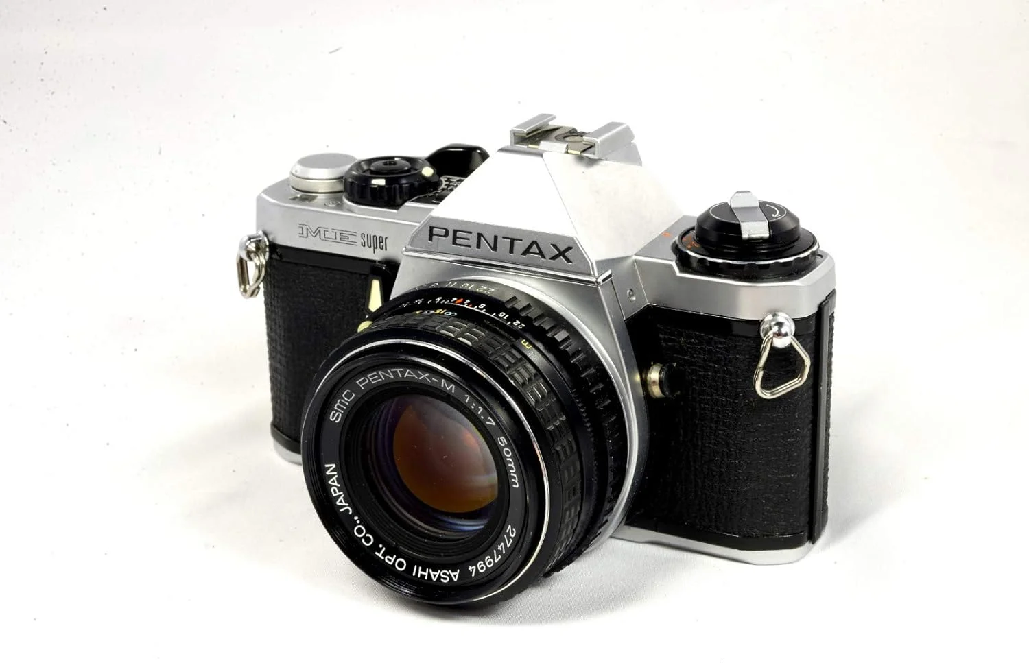 دوربین اس‌ال‌آر ۳۵ میلی‌متری Pentax ME Super به همراه لنز استاندارد ۵۰ میلی‌متری Pentax