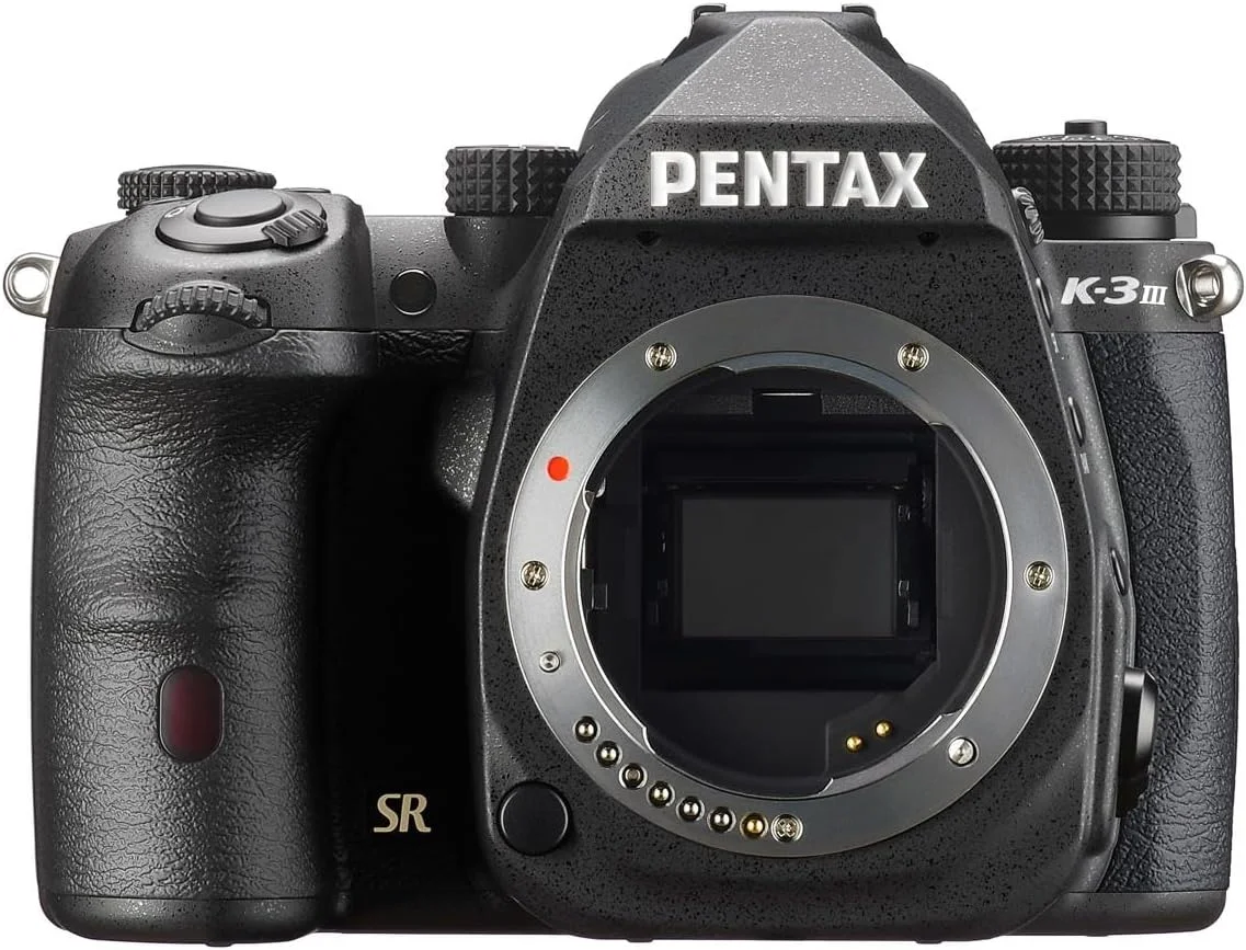 دوربین دیجیتال DSLR مدل Pentax K-3 Mark III با فرمت APS-C، مشکی به همراه گریپ باتری Pentax D-BG8، مشکی دوربین دیجیتال DSLR مدل Pentax K-3 Mark III با فرمت APS-C، مشکی به همراه گریپ باتری Pentax D-BG8، مشکی