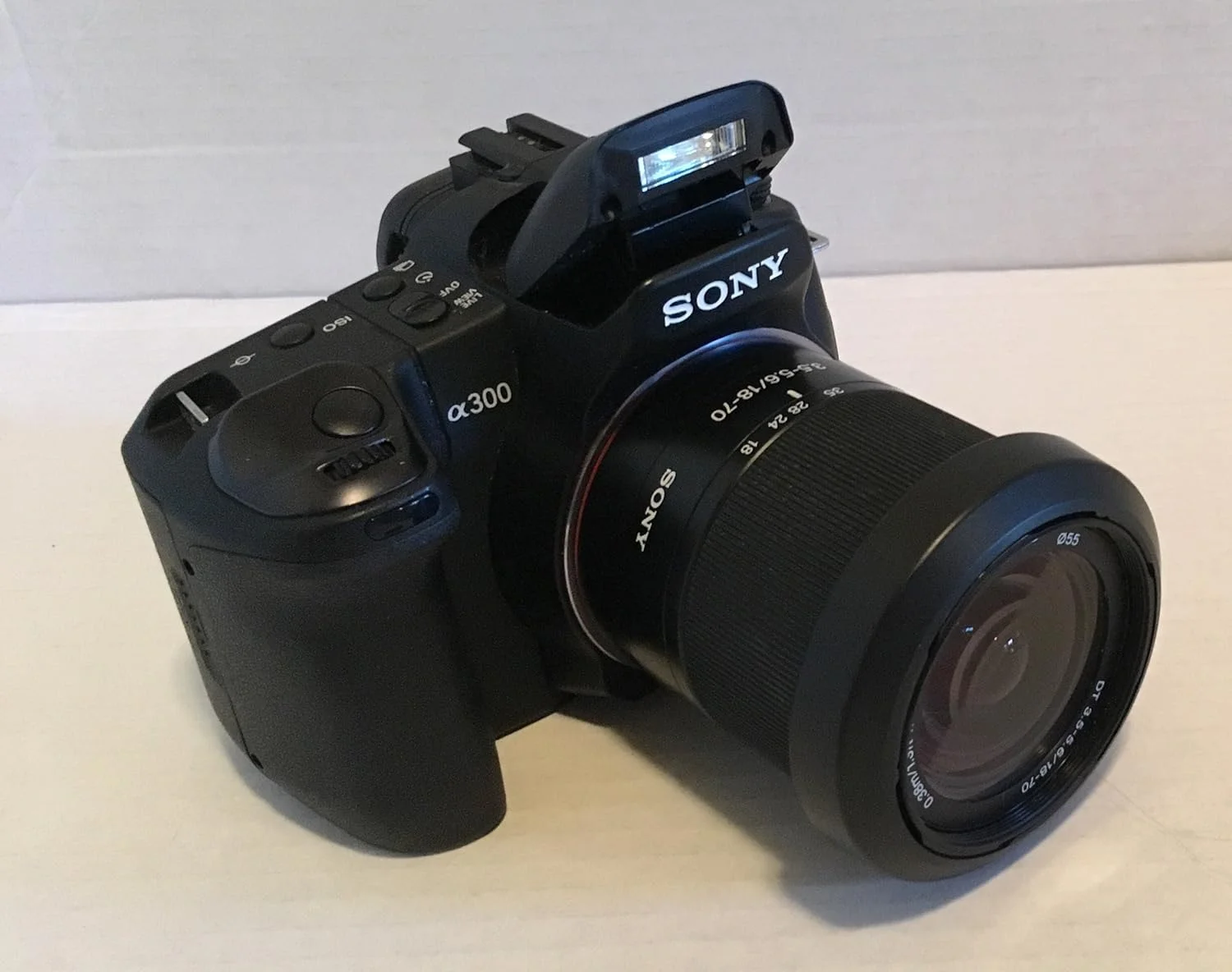 سونی A300K با لنز 18-70 میلیمتری سونی سونی A300K با لنز 18-70 میلیمتری سونی