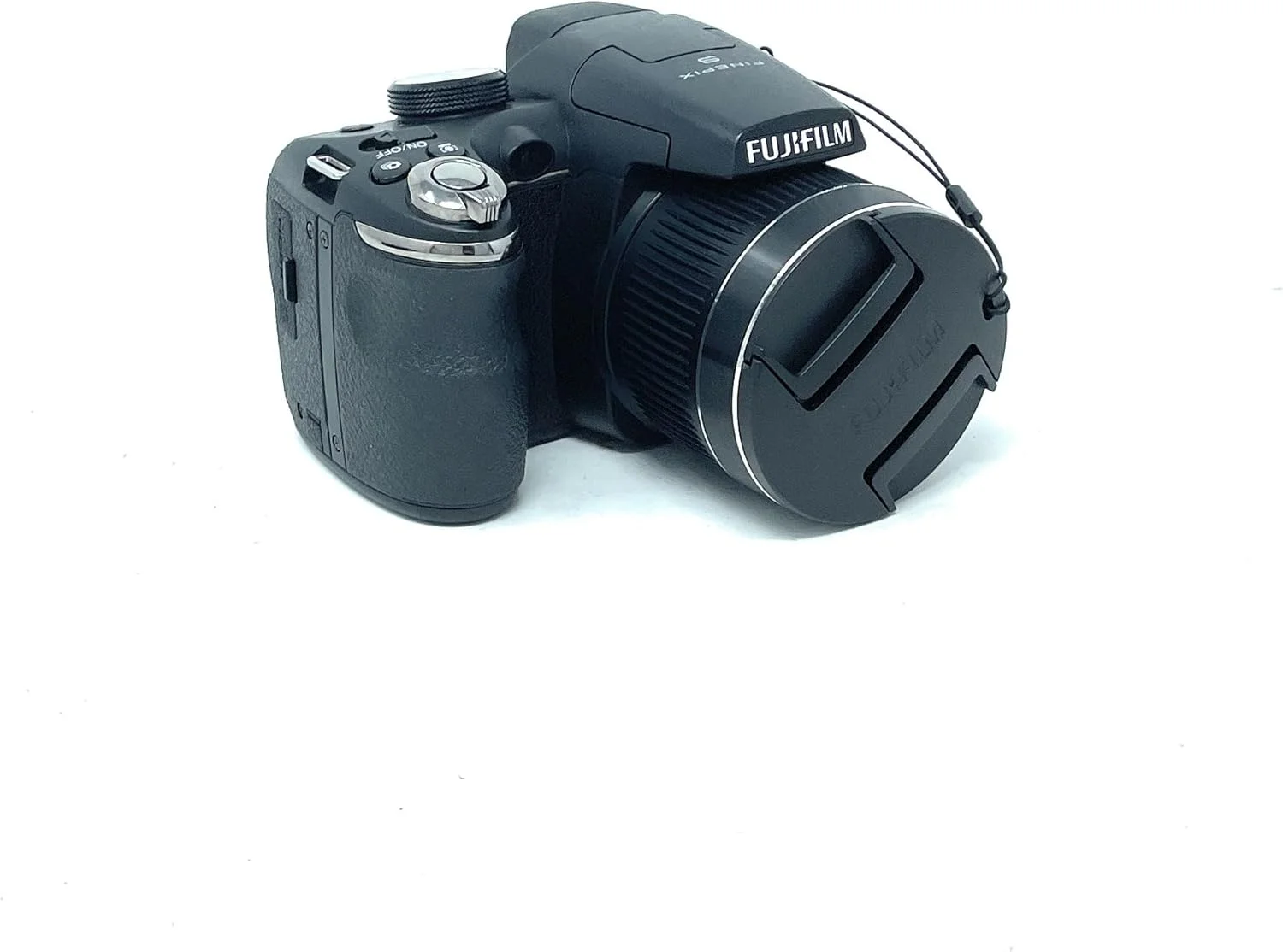 دوربین دیجیتال فوجی فیلم FinePix S4000 با حسگر 14 مگاپیکسل، لنز زوم اپتیکال فوق عریض 30 برابر Fujinon و نمایشگر LCD 3 اینچی