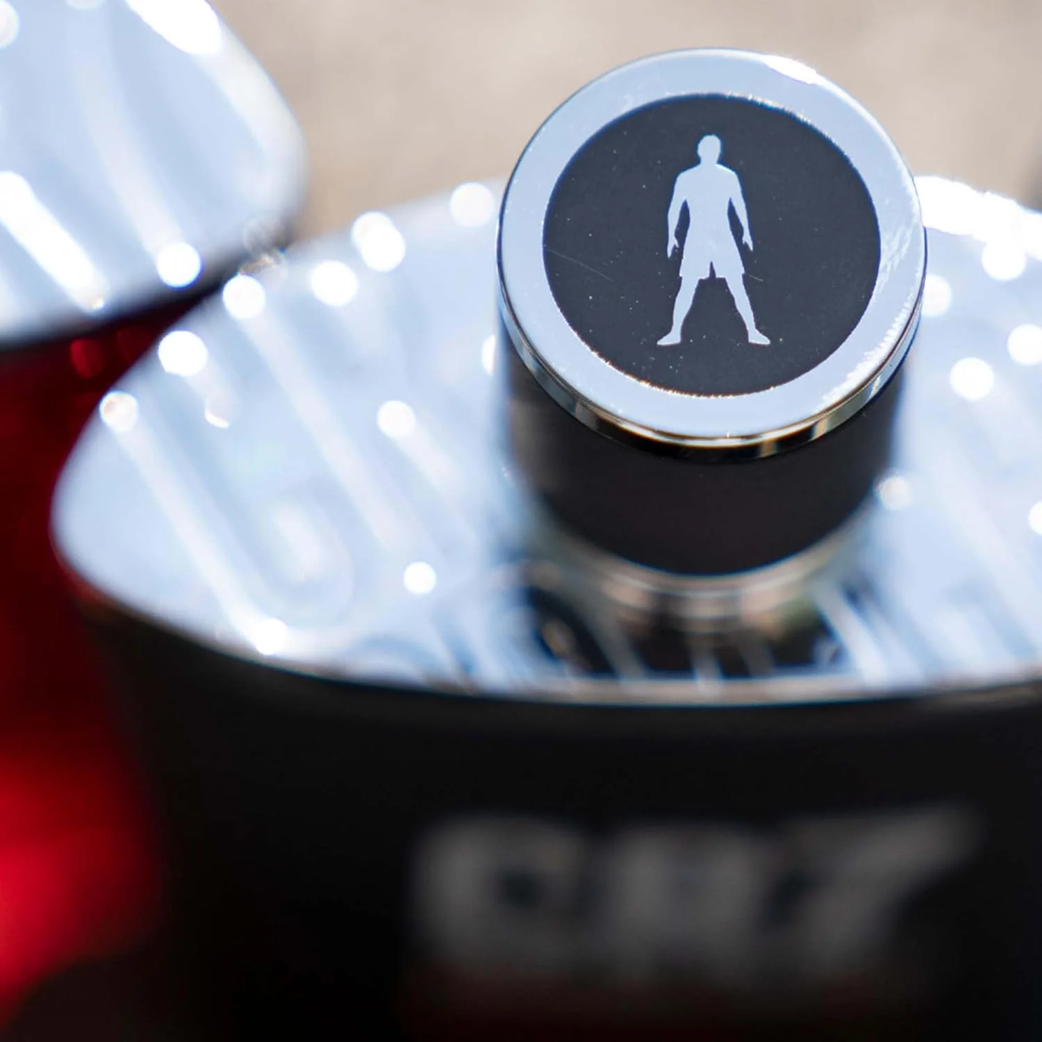 ادکلن مردانه کریستیانو رونالدو CR7 - Game On - اسپری EDT با رایحه چوبی، معطر و میوه ای مناسب استفاده روزانه، ترکیبی از سیب، اسطوخودوس و چوب سدر - 50 میلی لیتر