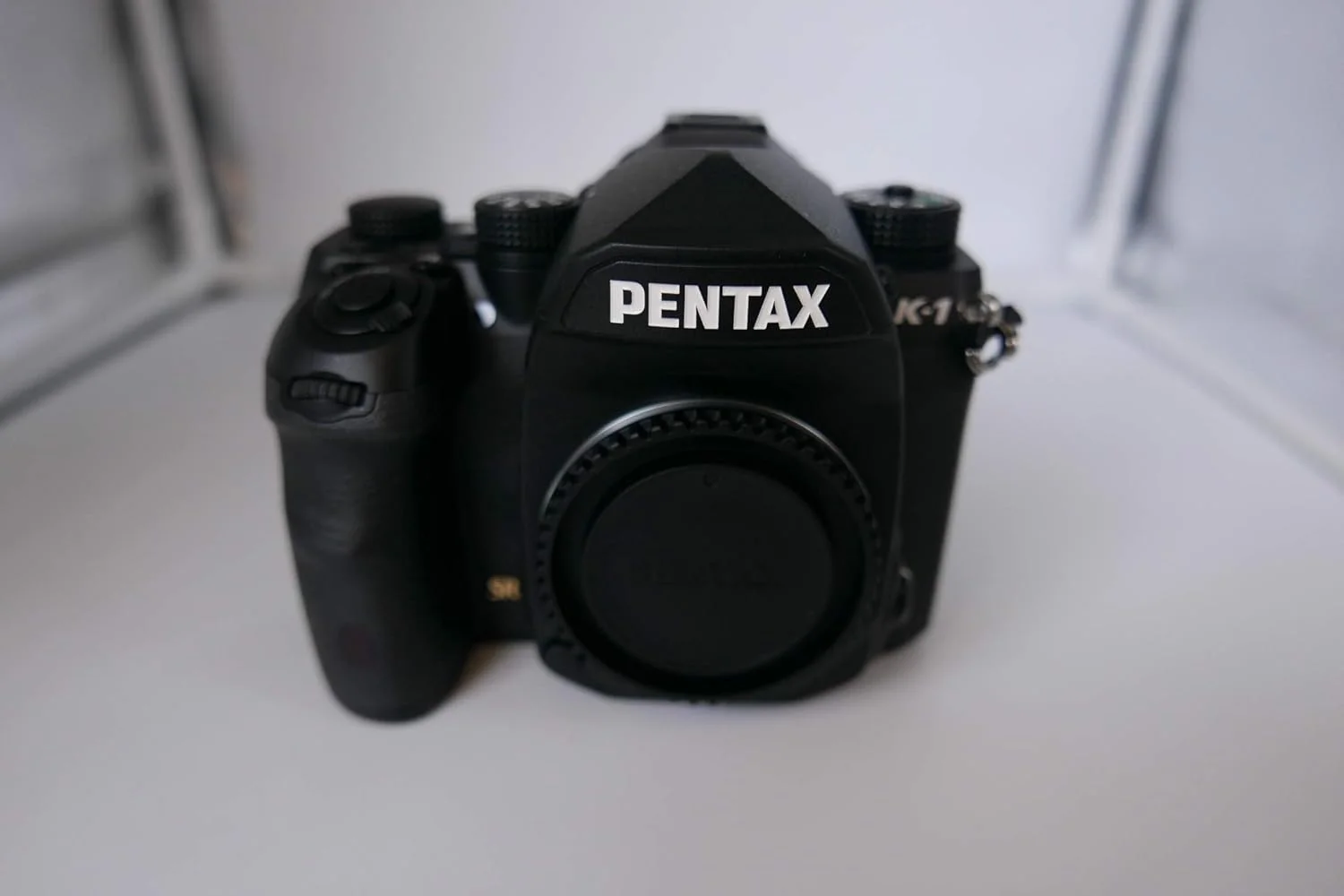دوربین دیجیتال SLR فول فریم Pentax K-1 (فقط بدنه)