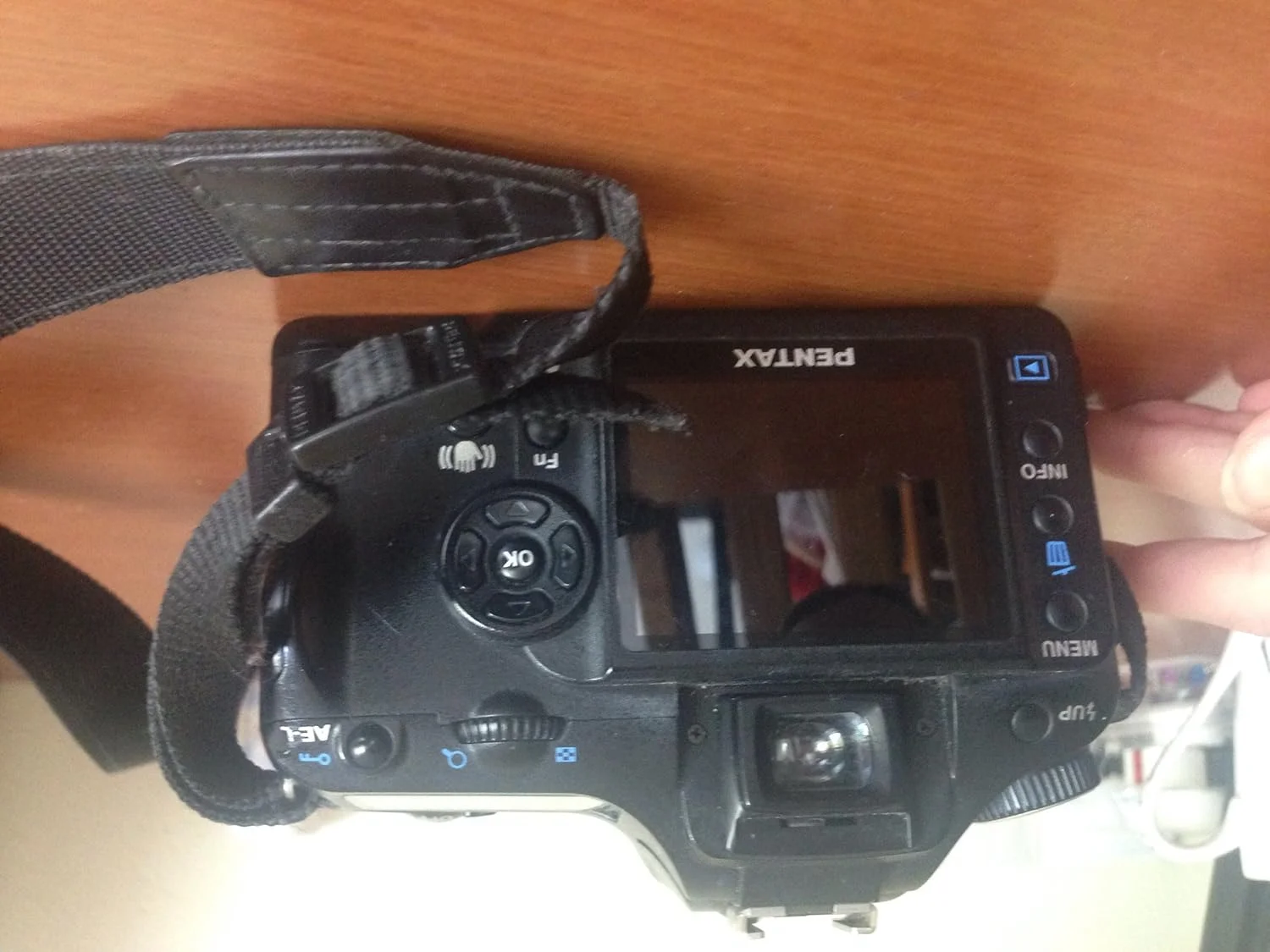 دوربین دیجیتال SLR پنتاکس K100D 6.1MP با سیستم کاهش لرزش و لنز 18-55mm f/3.5-5.6