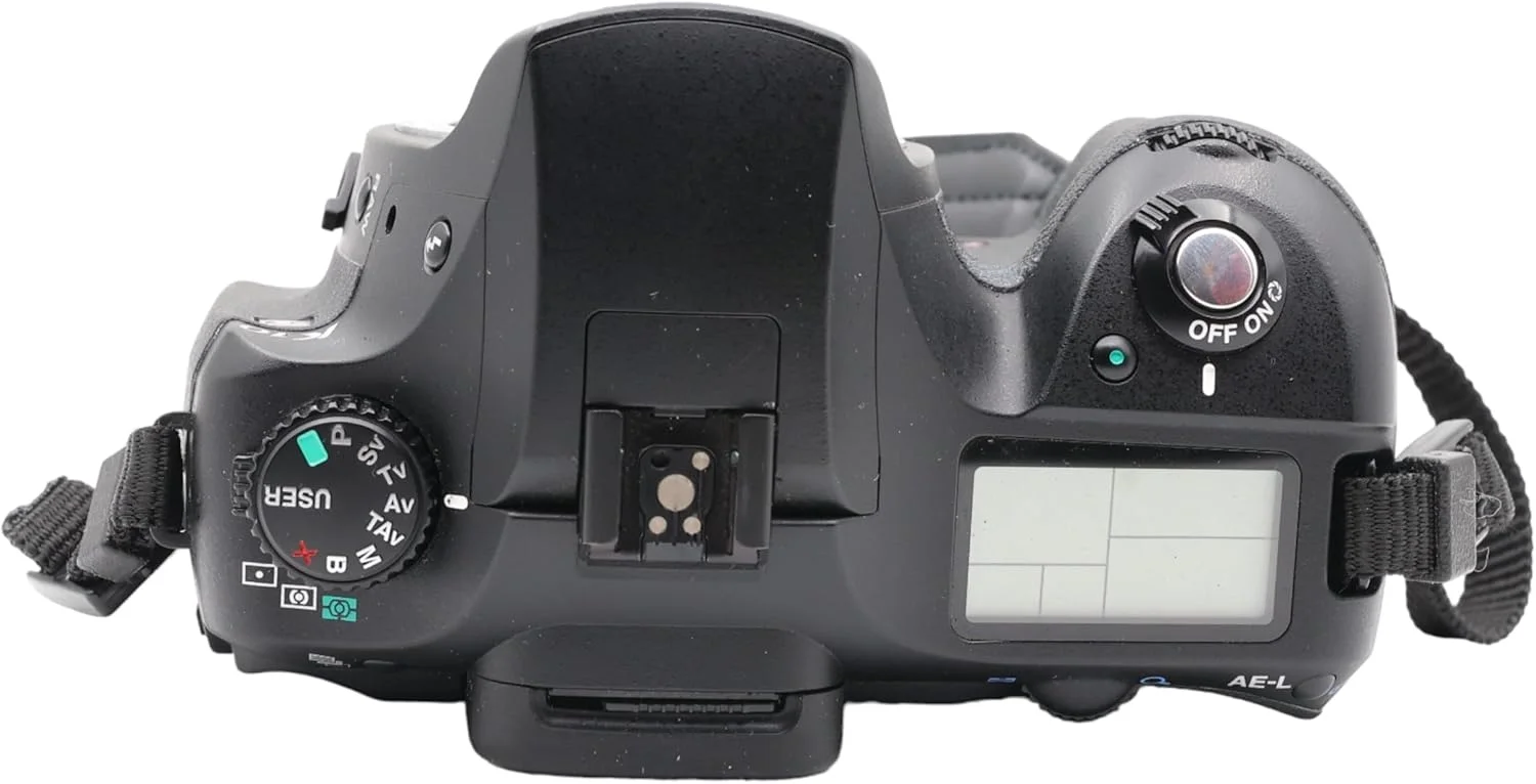 دوربین دیجیتال SLR پنتاکس K10D با حسگر 10.2 مگاپیکسل و سیستم کاهش لرزش به همراه لنز 18-55mm f/3.5-5.6