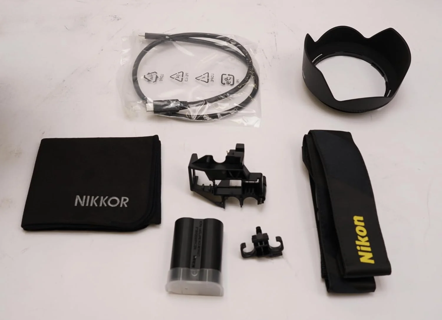 دوربین بدون آینه نیکون Z6III با فرمت FX به همراه لنز NIKKOR Z 24-70mm f/4 S (بازسازی شده) دوربین بدون آینه نیکون Z6III با فرمت FX به همراه لنز NIKKOR Z 24-70mm f/4 S (بازسازی شده)