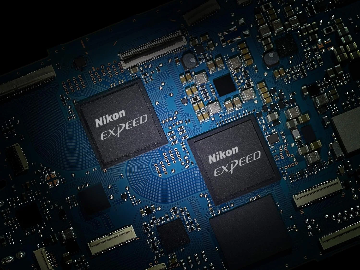 بدنه دوربین بدون آینه نیکون Z 7II FX-Format به همراه لنز NIKKOR Z 24-70mm f/4 S مشکی (بازسازی شده)