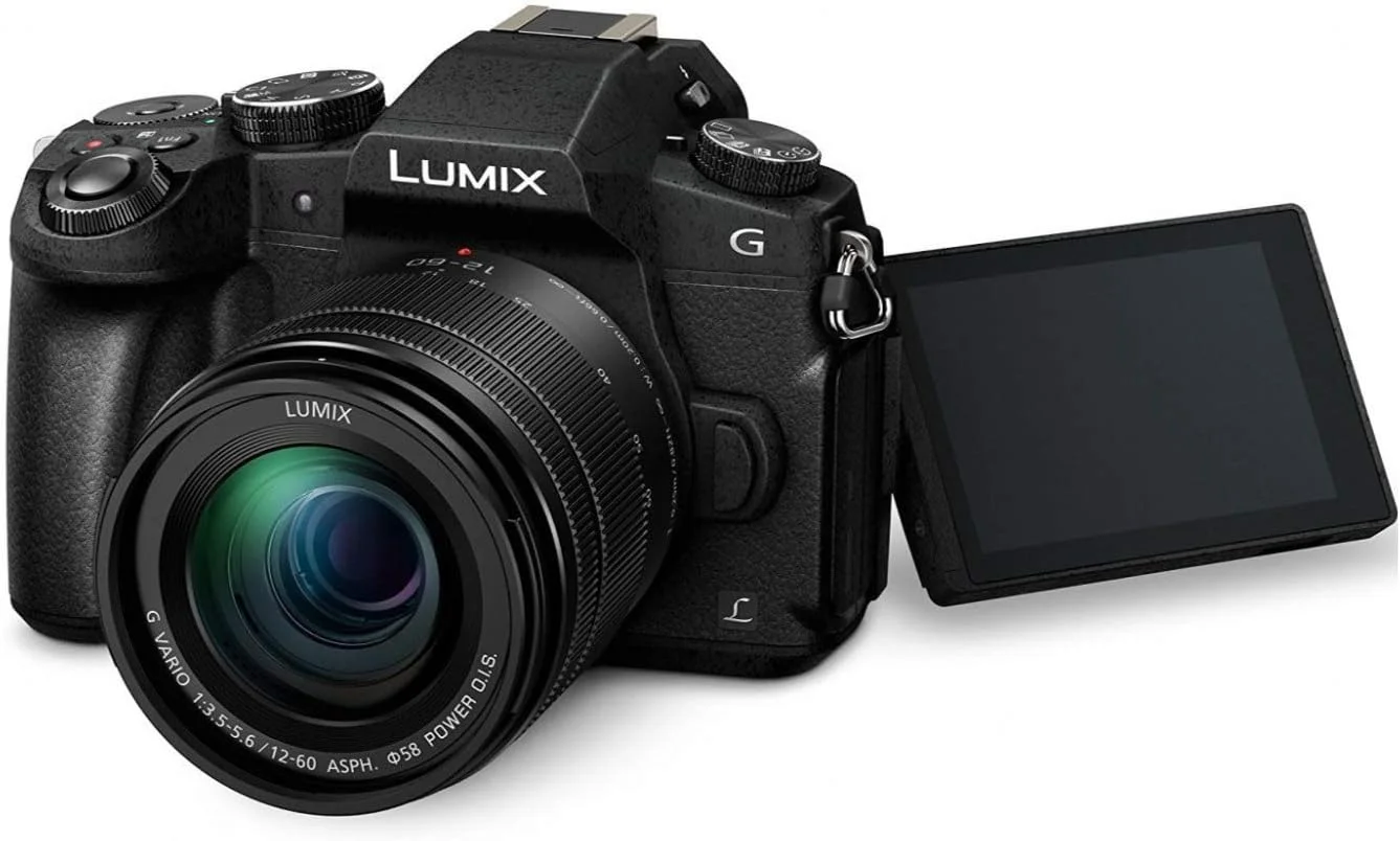 دوربین بدون آینه پاناسونیک Lumix G85 4K به همراه لنز G Vario 12-60mm، به همراه مانت میکروفون، کارت SD 128 گیگابایتی، باتری و شارژر دوتایی، کوله پشتی، ست لنز 58 میلی متری و سه پایه (7 تکه)