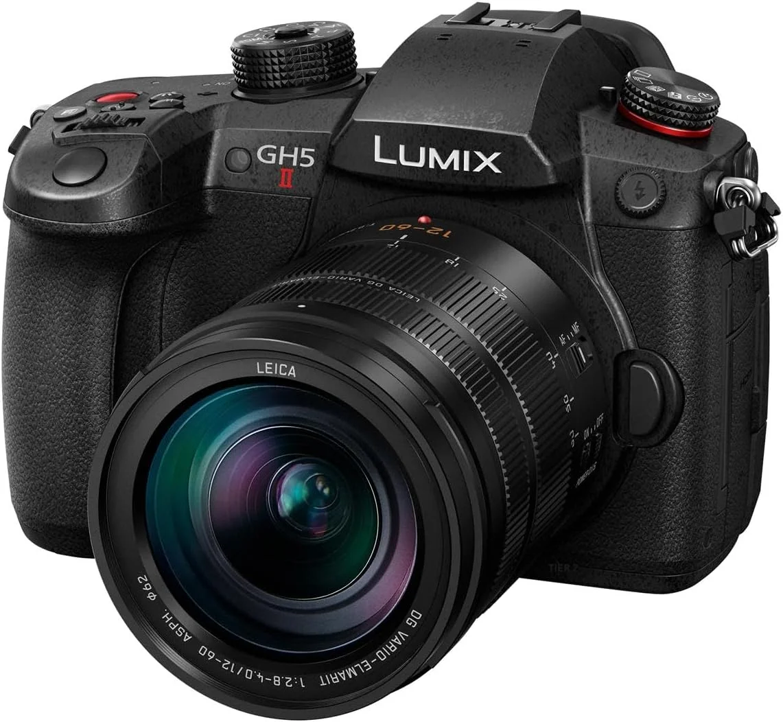 دوربین بدون آینه پاناسونیک لومیکس GH5II با لنز لایکا 12-60 میلی‌متر f/2.8-4.0 به همراه کارت حافظه SD 128 گیگابایتی، کیف، کیت فیلتر، محافظ صفحه نمایش و کیت تمیز کننده