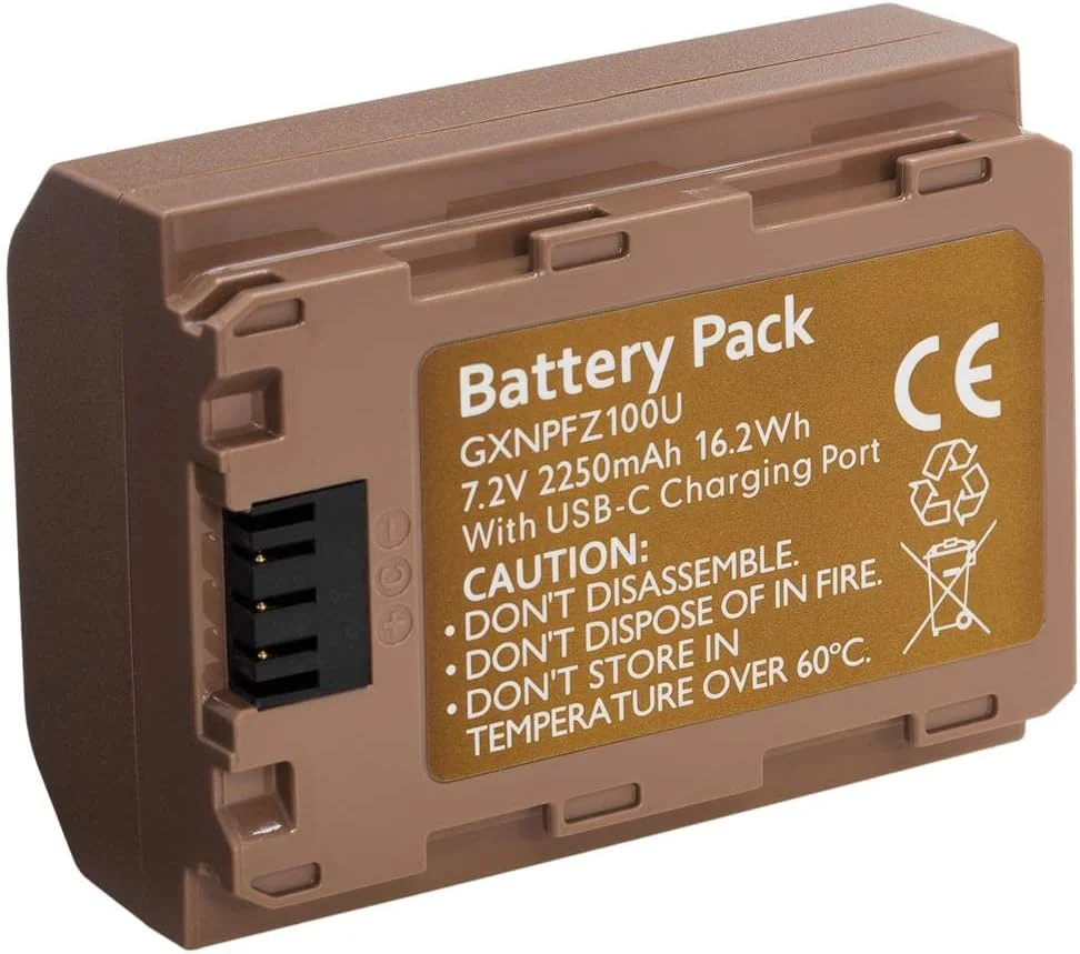 دوربین سینمایی فول فریم سونی FX3 به همراه لنز 24-70mm f/2.8 GM II، به همراه کارت حافظه 128 گیگابایتی، بسته باتری با پورت USB-C، کیت فیلترهای ضروری 82 میلی‌متری، کیف شانه و کیت تمیزکننده (8 قطعه)