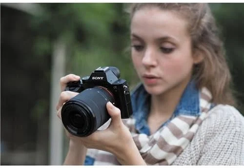 دوربین دیجیتال بدون آینه فول فریم سونی a7 به همراه لنز 28-70 میلی‌متری