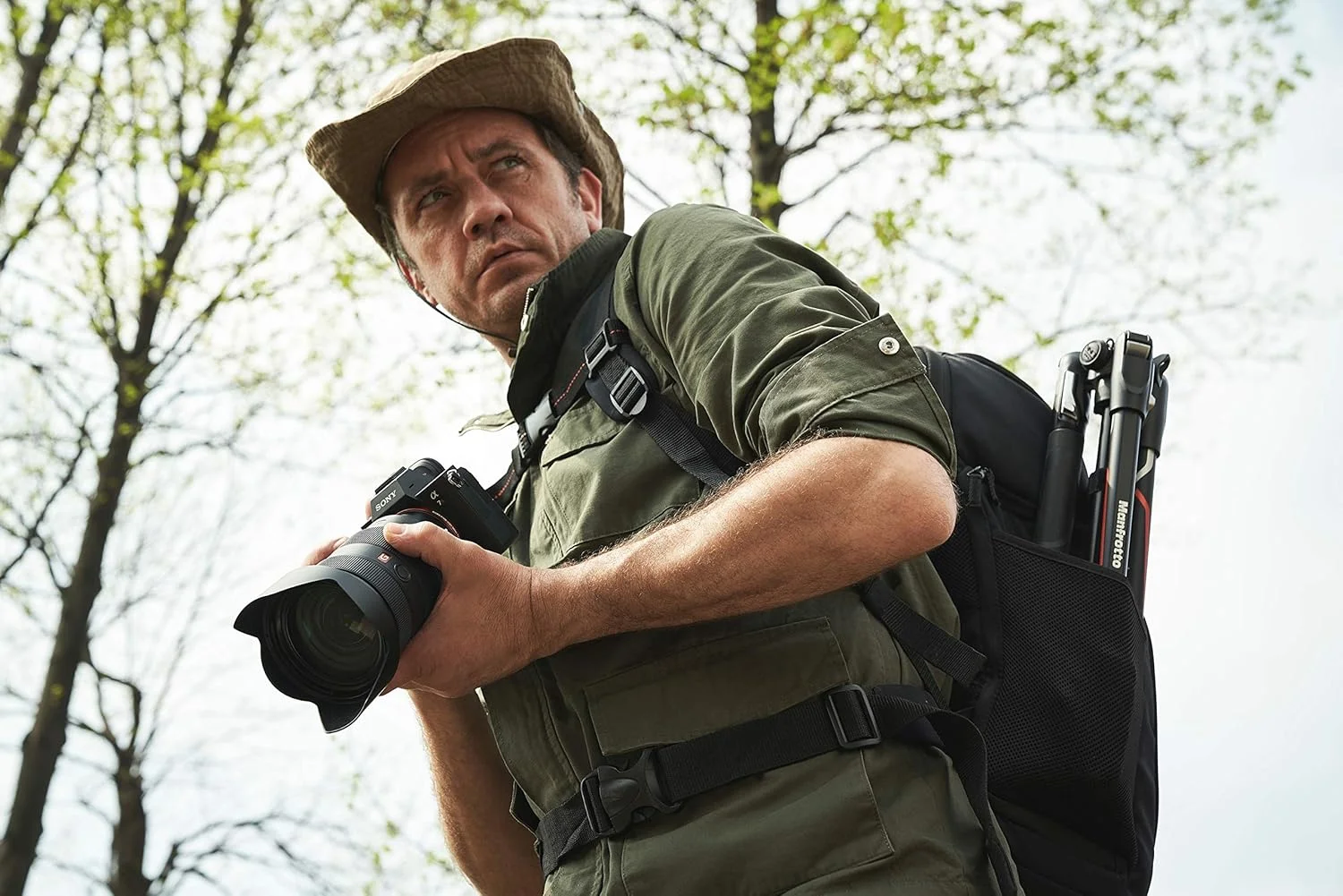 دوربین بدون آینه سونی a7R III: دوربین دیجیتال 42.4 مگاپیکسلی فول فریم با رزولوشن بالا و لنز قابل تعویض به همراه پردازشگر تصویر LSI، فیلمبرداری 4K HDR و صفحه نمایش 3 اینچی LCD - مدل ILCE7RM3/B، بدنه مشکی