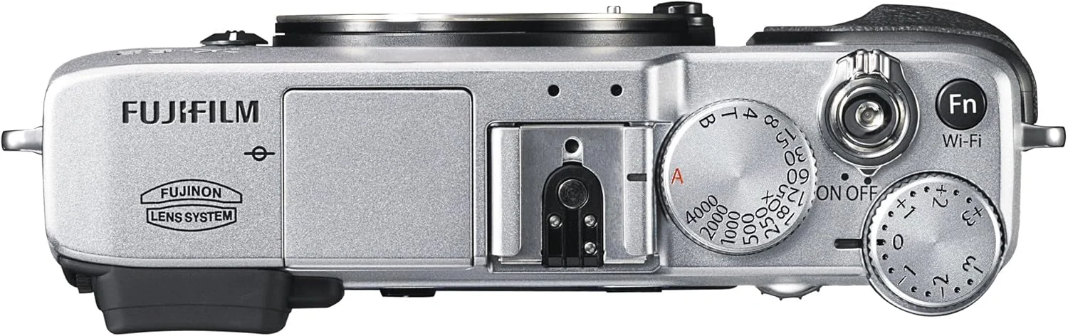 دوربین دیجیتال بدون آینه فوجی فیلم X-E2 با حسگر 16.3 مگاپیکسل و ال سی دی 3.0 اینچی - فقط بدنه (نقره ای)