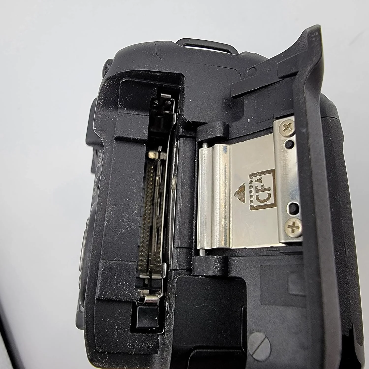 بدنه دوربین دیجیتال اس‌ال‌آر دست دوم Rebel XT